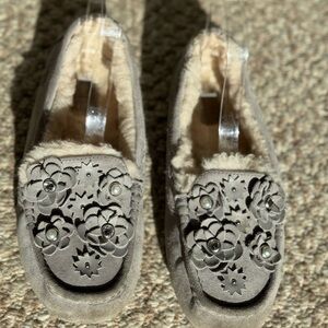 UGG Ansley Petal Top Women's Floral Embellished Moccasins Size 9